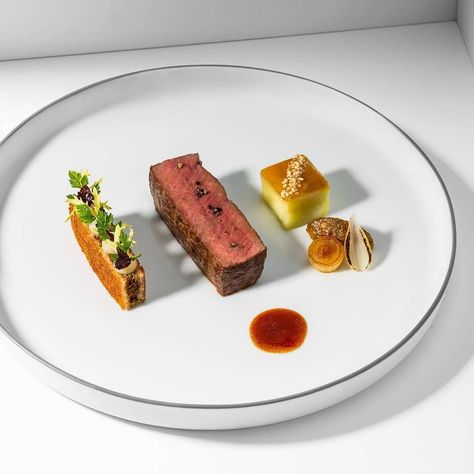 Michelin Star Food Presentation, Michelin Star Food Plating, Japanese Eggplant, Fine Dining Plating, Michelin Food, Food Presentation Plates, Gourmet Food Plating, Michelin Star Food, Gourmet Dinner