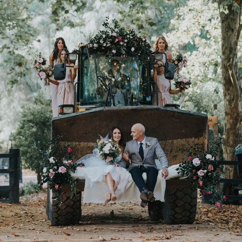 bridal party arriving on a flower-laden tractor Wedding Tractor, Tractor Wedding, Farmer Wedding, Farm Wedding Ceremony, Outdoor Country Wedding, Hobby Farming, Farm Wedding Photos, Bridal Car, Rustic Farm Wedding