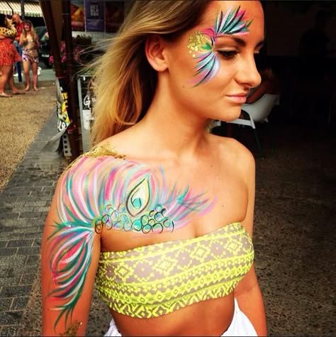 https://instagram.com/hd_bodypaint/ Zoo Project Ibiza Body Paint #feathers #peacock #ibiza #bodypaint #hen #party #ideas #glitter Festival Body Painting, Face Paint Festival, Zoo Project Ibiza, Ibiza Hen Party, Pride Face Paint, Festival Body Art, Festival Painting, Festival Face Paint, Body Painting Festival