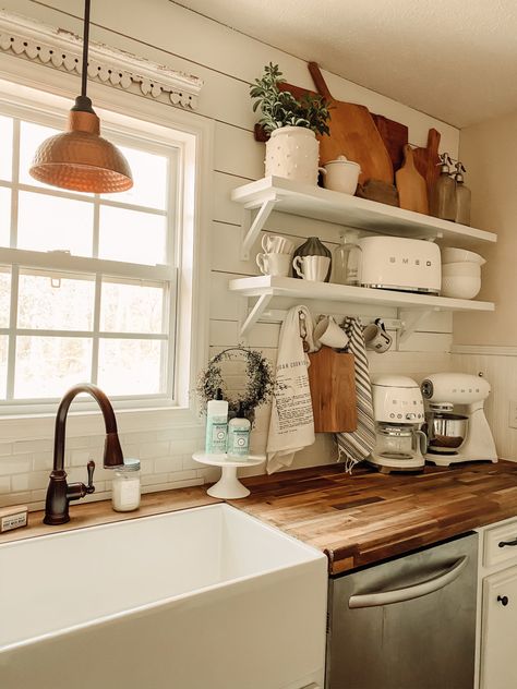 Simple Open Shelving Styling Farmhouse Cottage Kitchen, Farmhouse Kitchen Shelves, Casa Vintage, Funny Story, Kitchen Redo, Snow Storm, Cottage Kitchen, Counter Tops, Farmhouse Kitchen Decor