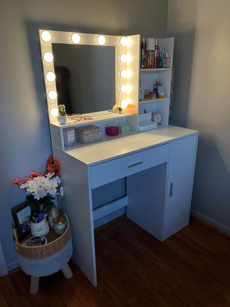 Adjustable Color and Brightness Lights: The makeup vanity is equipped with 12 bulbs to provide exceptionally bright lighting, creating the atmosphere of a high-end makeup room; The lamp's brightness is adjustable, and it offers three different color modes, allowing you to customize the lighting to suit your needs.. Spacious Storage: This dressing table set includes one oversized drawer, three shelves, and three levels of cabinets; All your makeup and skincare products can be neatly organized on Small Vanity With Drawers, Vanity Small Bedroom, Cute Furniture For Bedroom, Small Room Vanity, Small Vanity Ideas, Kids Makeup Vanity, Vanity For Bedroom, Vanity With Lighted Mirror, Preppy Vanity