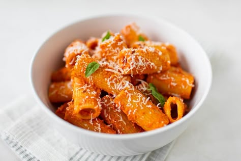 Cheese Rigatoni, Vodka Sauce Recipe, Vodka Pasta, Alla Vodka, Cottage Cheese Recipes, Food Network Canada, Vodka Sauce, Creamy Tomato Sauce, Most Popular Recipes