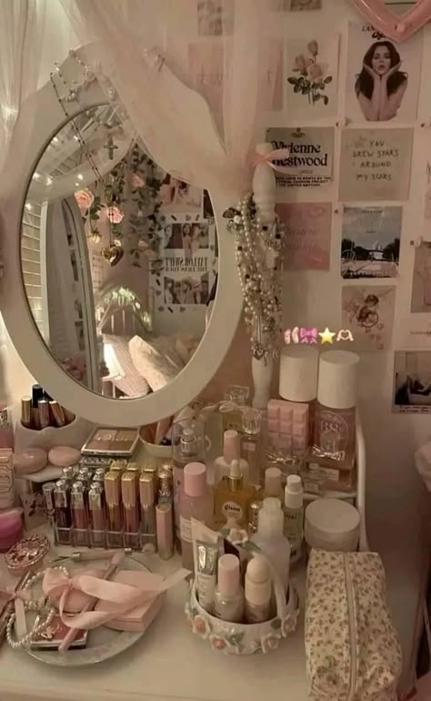 Coauette Aesthetic, Coquette Lifestyle Aesthetic, Aesthetic Bedroom Coquette, Coquet Room, Room Ideas Aesthetic Coquette, Cute Girly Room Ideas, Room Ideas Coquette, Coquette Room Ideas, Room Inspo Coquette