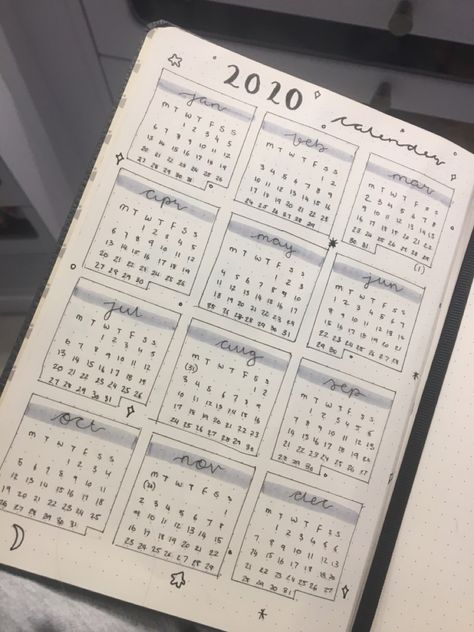 Dotted Journal Calendar, Calendar Diary Ideas, Calendar Bujo, Bujo Calendar, Notebook Calendar, Full Year Calendar, Journal Calendar, Calendar Diary, Tracker Ideas