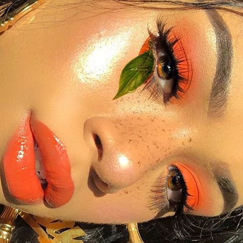 Well King Midas put his hands on me again Apple Makeup, Plant Makeup, Cosmetic Inspiration, Orange Makeup, Face Art Makeup, Green Makeup, Colorful Eye Makeup, Creative Makeup Looks, Makeup Goals