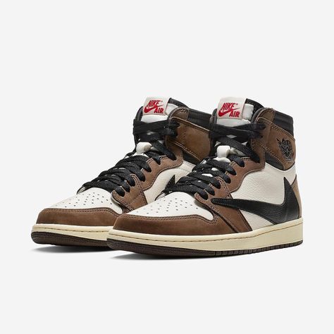 Travis Scott's collaboration with Nike and Jordan Brand has been picking up some serious steam. Here's a guide to all Scott's sneaker designs. Jordan Travis Scott, Travis Scott Jordan 1, Retro Jordans, Original Air Jordans, Paris Mode, Cactus Jack, Air Jordan 1 Retro High Og, Air Jordan 1 Retro High, High Sneakers