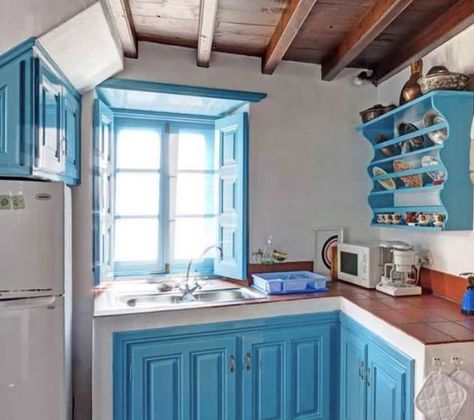 Beach Kitchen Ideas, Island Kitchens, Storage Furniture Design, Santorini House, Greek Decor, Indian Bedroom Decor, Beach Kitchens, Small Modern Home, Greek House