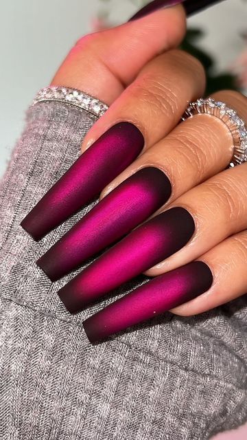 Black Nails With Red Cat Eye, Magenta Aura Nails, Aura Cat Eye Nails, Black And Pink Aura Nails, Red And Black Cat Eye Nails, Magenta Acrylic Nails, Hot Pink Cat Eye Nails, Magenta Nails Design, Aura Nails Tutorial