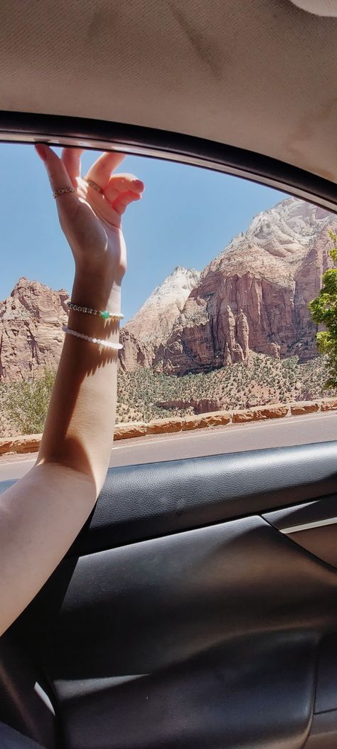 Aesthetic granola travel Utah St georege van life road trip car selfie pose goals Road Trip Selfies, Road Trip Picture Ideas, Road Trip Photo Ideas, Road Trip Pictures, Travel Utah, Trip Photos, Car Selfie, Selfie Pose, Road Trip Car