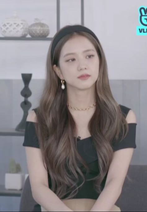 Pink Old Money, Blackpink Jisoo Photoshoot, Jisoo Photoshoot, Brooke Shield, Christmas Hairstyle, Old Money Look, Studio Portrait Photography, Star Academy, Eren And Mikasa