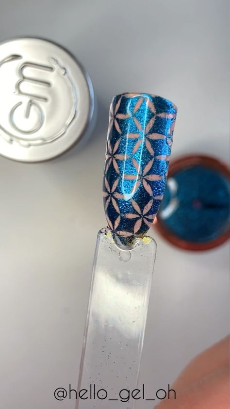 Nail Stamping Ideas Tutorials, Nail Stamping Ideas, Chrome Nail Art, Nail Stamp, Chrome Nail, Chrome Powder, Nail Art Stamping, Stamping Ideas, Mica Powder