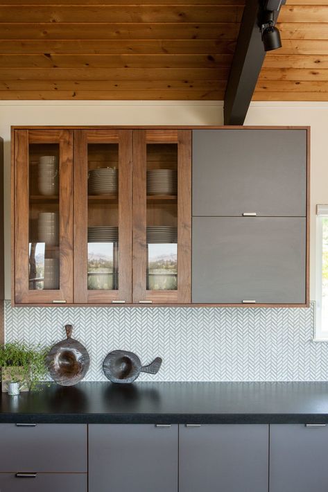 25 Backsplash Ideas For Your Kitchen Renovation - Photo 17 of 25 - A backsplash laid out in a herringbone pattern adds a subtle layer of texture while pendant lighting adds depth. Modern Zen Kitchen, Kitchen Subway Tiles, Modern Track Lighting Kitchen, Japanese Kitchen Design, Zen Kitchen, Modern Track Lighting, Tile Countertops Kitchen, Modern Kitchen Backsplash, Track Lighting Kitchen