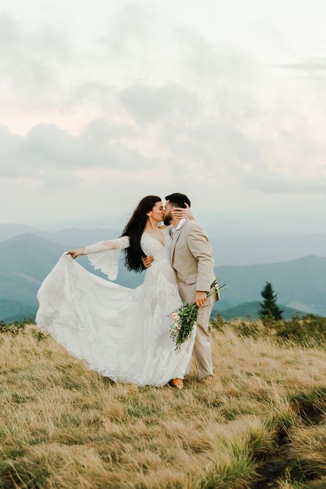 Asheville Elopement Destinations, Ashville Nc Elopement, Elope Asheville Nc, North Carolina Elopement Locations, Blue Ridge Elopement, Blue Ridge Mountain Elopement, Smokey Mountain Elopement, East Coast Mountains, River Elopement