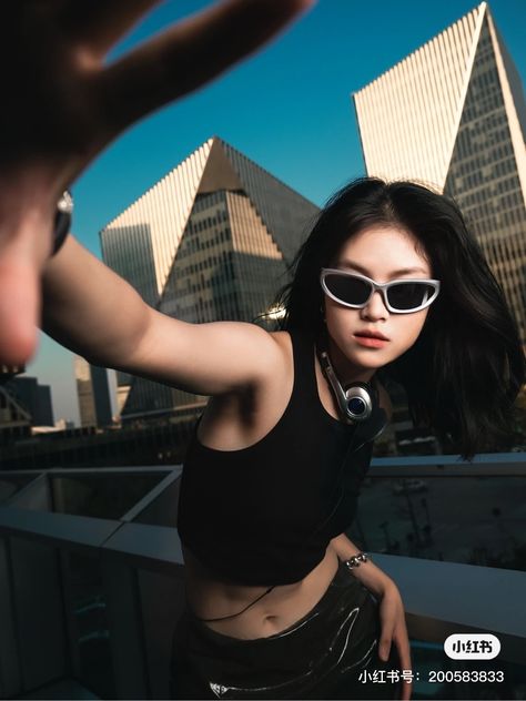 Tokyo Street Fashion Photography, Unique Angles Photography, Futuristic Editorial Photography, Fish Eye Lense Photoshoot, Japanese Photoshoot Ideas, Tripod Picture Ideas, Sunglasses Photoshoot Photo Ideas, Camera Angles Photography, Photography Poses Standing