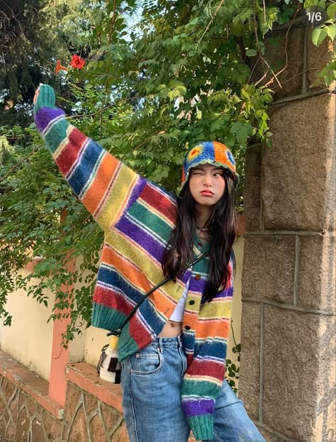 Colored Pants Outfits, Outfit Korean, How To Pose, Outfit Goals, Teenage Fashion Outfits, Cool Sweaters, Colourful Outfits, Casual Style Outfits, Toddler Fashion