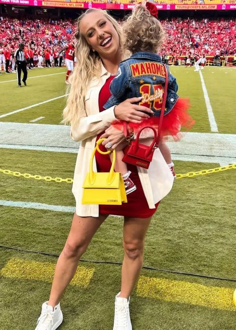 Brittany Matthews tweets about low hit on Patrick Mahomes in Week 2 Brittany Matthews, Game Day Fashion, Nfl Wives, Brittany Mahomes, Footballers Wives, Zepeto Looks Ideas, Thursday Night Football, Chiefs Game, Pretty Pregnant