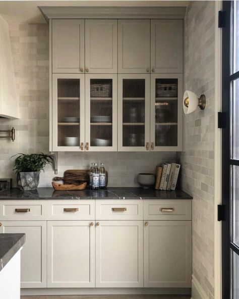 Greige Kitchen Cabinets, Greige Kitchen, Kitchen Cabinet Color Ideas, Black Countertops, 5 Elements, Kitchen Farmhouse, Scandinavian Kitchen, Kitchen Cabinet Colors, Counter Tops