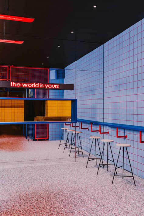 Hip Hop Cafe Design, American Retro Interior, Retro Restaurant Interior, Retro Burger Shop, American Burger Restaurant Design, New Retro Interior Design, Hip Hop Interior Design, Burger Interior Design, Football Interior Design