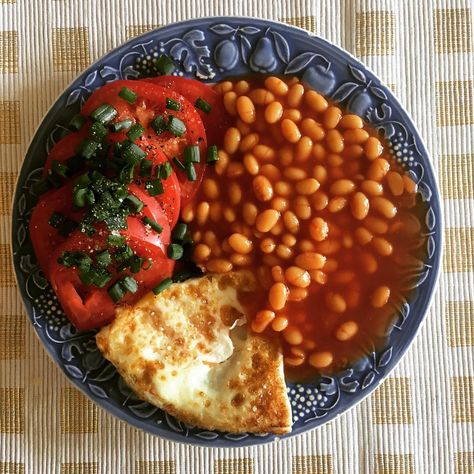 Heinz Baked Beans: A family favourite since way back. Way, way, waaaaaay back. ;) Regram from: 91cheri Heinz Beans, Heinz Baked Beans, Eat Snacks, Clean Diet, Baked Beans, Bean Recipes, Family Favorites, Chana Masala, Aesthetic Food