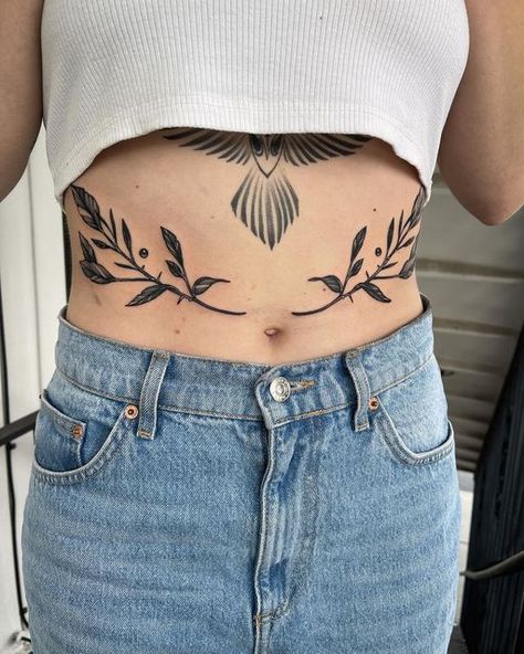 Garrett McGeein on Instagram: "Belly leaves for my homie @sienastanford 🧡🤘🏽 . . . . . . . #stomachtattoo #planttattoo #finelinetattoo #blackworktattoo" Vines On Stomach Tattoo, Stomach Vine Tattoo, Upper Abdomen Tattoo, Plus Size Stomach Tattoo, Upper Stomach Tattoos, Dragon Thigh Tattoo, Self Tattoo, Abdomen Tattoo, Lower Stomach Tattoos