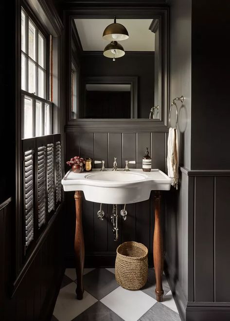 Neutral Bathroom Paint Colors, Bathroom Wainscoting Ideas, Bathroom Wainscoting, Moody Bathroom, Dark Bathroom Ideas, Vintage Style Bathroom, Ford Interior, Rest Room, Dark Bathrooms