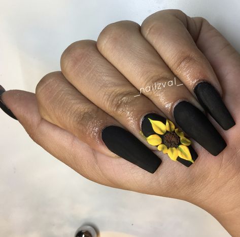 Nails With Sunflower Design, Sunflower Acrylic Nails, Sunflowers Nails, Nails On Dark Skin, Fake Gel Nails, Couture Nails, Sunflower Nails, Black Acrylic Nails, Minx Nails