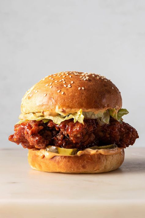 Spicy Fried Chicken Sandwich Recipe Spicy Fried Chicken Sandwich, Chips Sauce, Fried Chicken Sandwich Recipe, Sandwich Tuna, Juicy Fried Chicken, Tuna Fish Sandwich, Naan Bread Pizza, Kfc Chicken Recipe, Asian Seasoning