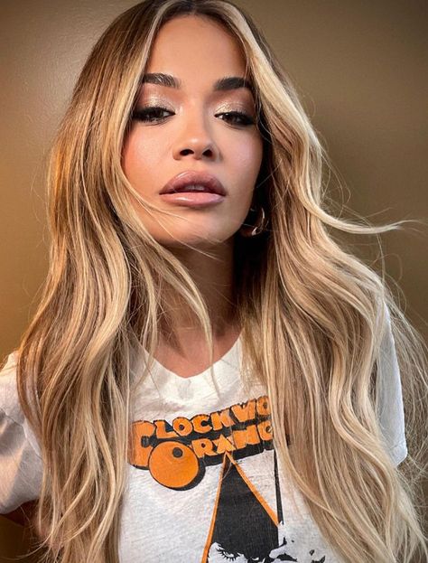 Rita Ora's beige Bambi blonde 📸 dimitrishair Beige Blond, Lighter Hair, Perfect Blonde, Glamour Uk, Beige Blonde, Bright Blonde, Voluminous Hair, Hair Shades, Shades Of Blonde