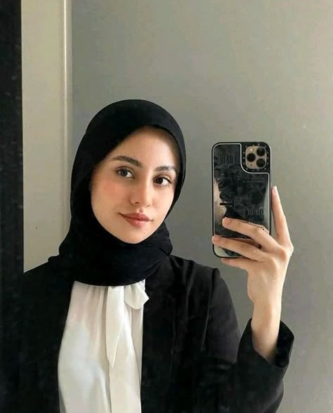 Tasnim Shah, Veiled Girls, Hijab Sport, Sports Hijab, Simple Hijab Tutorial, Fashion Identity, Simple Hijab, Muslim Outfits Casual, Hijabi Aesthetic