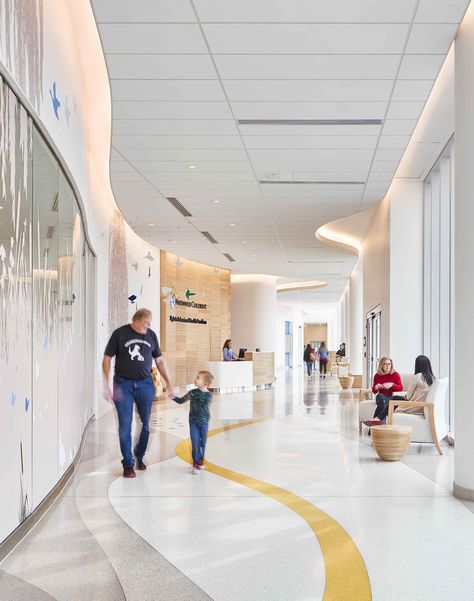 Our Marina Seating was selected for the entrance of Big Lots Behavioral Health Pavilion at Nationwide Children's Hospital in Columbus. We love how the warm neutral colors and natural materials make it so inviting. It's a beautiful environment! Behavioral Health Interior Design, Behavioral Health Design, Hospital Entrance Design, Hospital Reception Design, Hospital Corridor Design, Modern Hospital Interior, Health Care Design, Hospital Entrance, Hospital Lobby