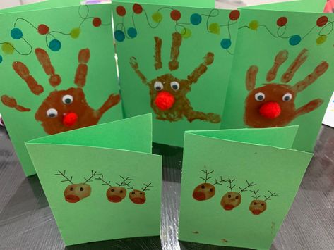 Christmas Cards Eyfs, Eyfs Christmas Cards Ideas, Finger Print Christmas, Toddler Christmas Cards, Handprint Christmas Cards, Preschool Christmas Gifts, Christmas Grotto, Reindeer Handprint, Kindergarten Christmas