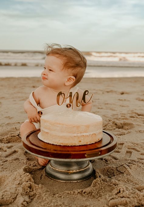 Beach 1 Year Pictures, 1st Birthday Beach Pictures, Smash Cake On The Beach, Cake Smash On Beach, 1 Year Beach Photoshoot, First Birthday On Beach, Summer First Birthday Photoshoot, 1st Birthday At The Beach, First Birthday Picnic Photoshoot