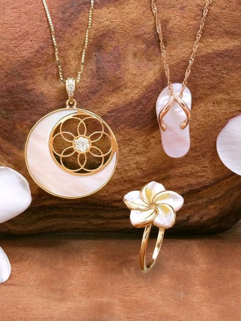 Mop Jewelry, Ballroom Jewelry, Island Lifestyle, Minimal Gold, Inlay Jewelry, Diamond Pendant Sets, Mother Of Pearl Jewelry, Hawaiian Jewelry, Pearl Jewellery Earrings