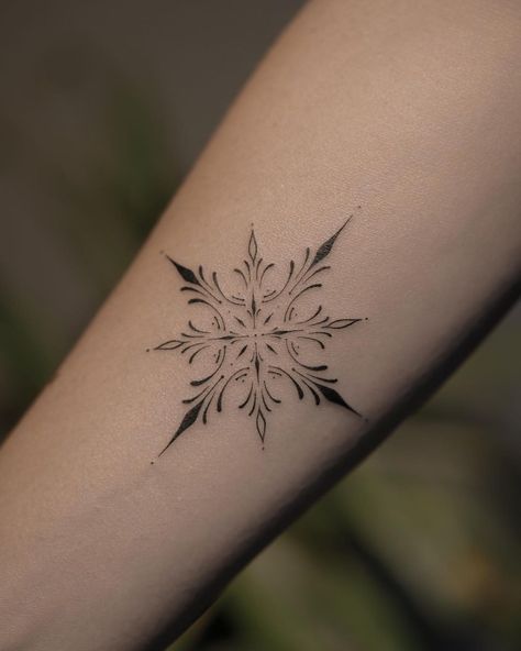 @loretta.tattoo shared a photo on Instagram: “✨” • May 16, 2022 at 10:01am UTC Womens Star Tattoos, Stars Design Tattoo, Fineline Neck Tattoo, Ornaments Tattoo Design, 3rl Tattoo Design, Ornamental Line Tattoo, Ornamental Star Tattoo, Ornamental Tattoo Flash, Sun Burst Tattoo