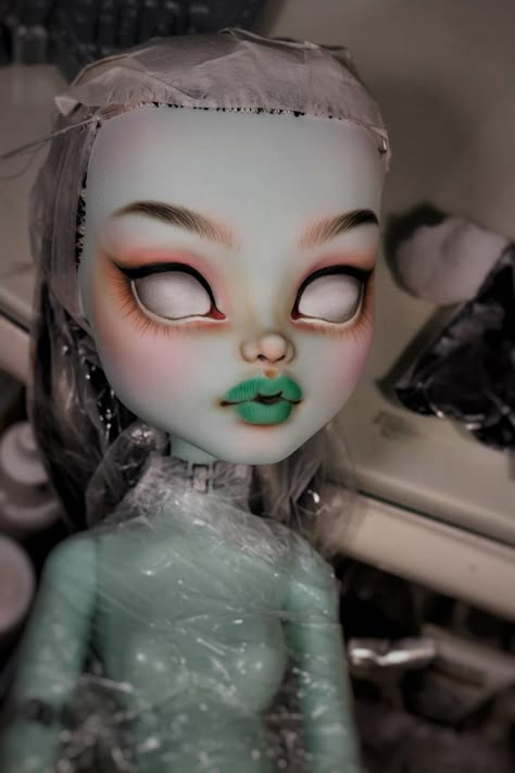 Dolls Repaint, Doll Customs, Doll Face Paint, Diy Monsters, Witcher Art, Fairy Art Dolls, Custom Monster High Dolls, Monster High Custom, Fantasy Art Dolls