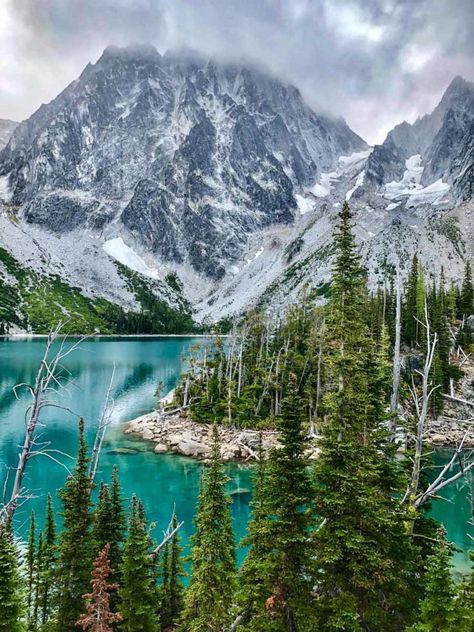 Colchuck Lake Washington, Pnw Hikes, Colchuck Lake, How To Camp, 8 Mile, Washington Travel, Pacific Nw, Alpine Lake, National Parks Trip