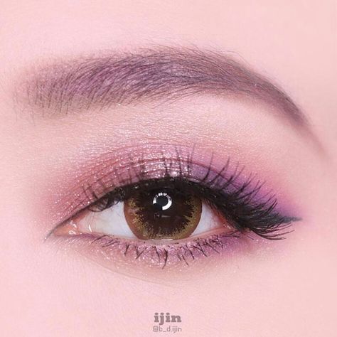 Purple Makeup Looks, Korean Makeup Look, Korean Eye Makeup, Purple Makeup, Purple Eyeshadow, Asian Eye Makeup, Makeup Geek, Asian Makeup, Makeup Eyeliner