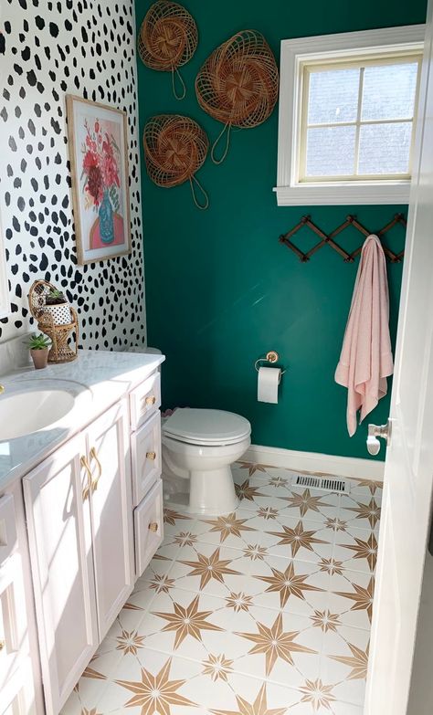 Before and After: This funky $100 small bathroom redo uses paint in cool, surprising ways. #smallbathrooms #bathrooms #bathroomideas #bathroommakeover #bathroomupgrades #bathroomdecor #bathroomdecorideas Small Bathroom Redo, Spotted Wallpaper, Painted Bathroom, Apartment Christmas, Small Ideas, Decor Curtains, Teal Walls, Simple Interior, Bathroom Redo