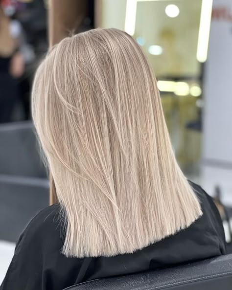 Platinový Blond, Best Blonde Hair, Short Platinum Blonde Hair, Pretty Blonde Hair, Perfect Blonde Hair, Grey Hair Dye, Blonde Hair Transformations, Dyed Blonde Hair, Hair Blond