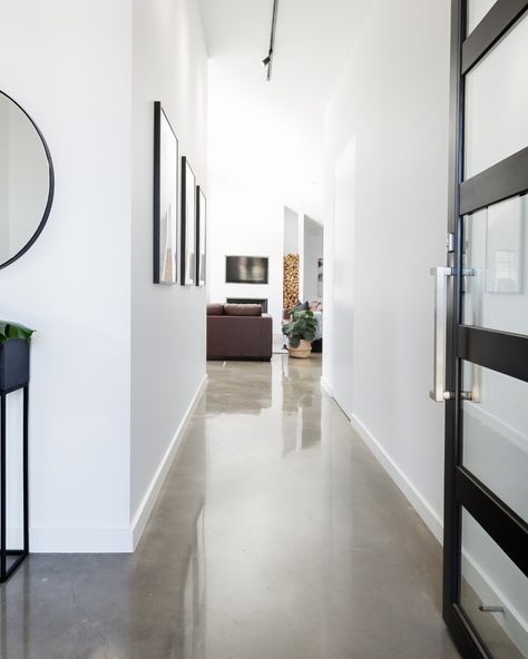 Hallways are often the overlooked spaces in our homes, but they are crucial in setting the tone for the rest of the house. If you are looking to give your space a makeover, our latest blog post has got you covered! This focuses on black and white hallway decor ideas you can use. From bold monochrome walls to chic minimalist furniture, we've got the inspiration you need. Check out our tips and start your decor journey today! ✨ #blackandwhitehallway #blackandwhitehallwayinspo #hallwaydecor #h... Feng Shui Living Room, Feng Shui Bedroom, Feng Shui Decor, Popular Decor, Polished Concrete, Beef Stew, Making Room, Design Case, Concrete Floors