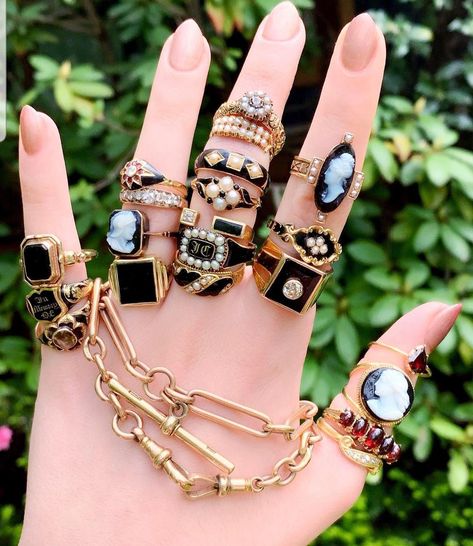 20s Inspired Jewelry, 20s Jewelry, Gaudy Jewelry, Many Rings, Mushroom Jewelry, Dark Magic, Indie Jewelry, Magical Jewelry, Looks Street Style