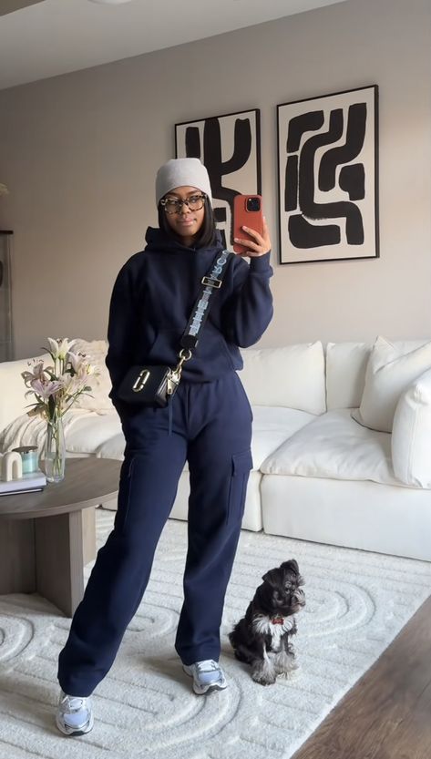 Chill Stylish Outfits, Lounge Wear Winter Outfits, Chill Cute Outfits Black Women, Winter Trip Outfits Cold Weather, Airport Outfits Black Women, Baggy Tracksuit Outfit, Baddie Rainy Day Outfits, Sweat Suit Outfits Black Women, School Run Outfit Mum