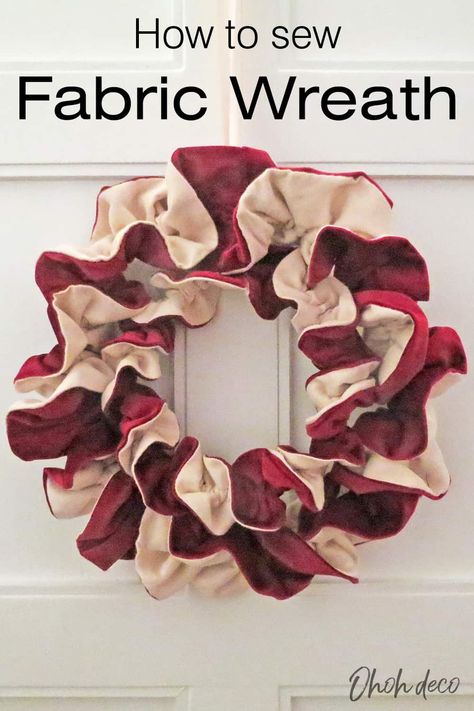 Diy Fabric Wreath, Front Door Hanging Decor, Fabric Christmas Wreath, Easy Sewing Patterns Free, Wreath For Christmas, Diy Porch Decor, Christmas Easy, Christmas Tree Pillow, Fabric Wreath