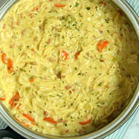 Crack Chicken Noodle Soup - My Incredible Recipes Creamy Chicken Dish, Chicken Noodle Soup Crock Pot, Creamy Chicken Noodle Soup, Vegetarian Soup Recipes, Diner Recept, Soup Recipes Slow Cooker, Noodle Soup Recipes, Awesome Recipes, Soup Recipes Chicken Noodle