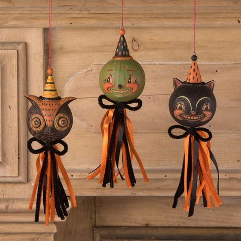 Get everyone in the spooky spirit with our Vintage Halloween Figurines, Collectibles, and Folk Art Decor! Wide range of Bethany Lowe Haloween figurines, ornaments, table decorations, witches, bottle brush trees, and more. Tassel Ornaments, Moldes Halloween, Dekorasi Halloween, 3d Karakter, Labu Halloween, Tassel Ornament, Bethany Lowe Designs, Halloween Folk Art, Johanna Parker