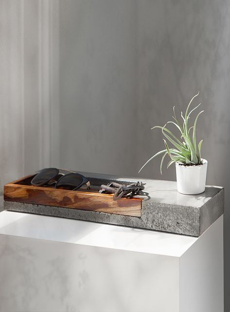 Maya industrial console table | Raphaël Zweidler | | Simons Concrete Bath, Concrete Tray, Industrial Console Tables, Wood And Concrete, Cement Diy, Concrete Diy Projects, Cement Art, Concrete Furniture, Single Candle