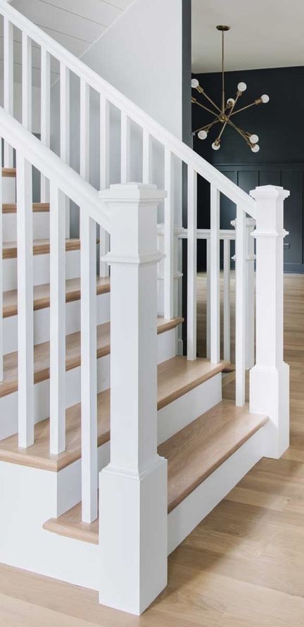 White Painted Stair Railing, Beach House Stair Railings, Modern White Staircase, All White Stair Railing, White Spindle Staircase, White Wood Staircase, Balustrade Ideas Indoor, Upstairs Railing Ideas, Indoor Staircase Railings