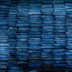 INDIGO is here to stay – and why it’s so hot. Blue Inspiration, Feeling Blue, Love Blue, True Blue, Ravenclaw, Color Textures, Something Blue, Blue Aesthetic, Classic Blue