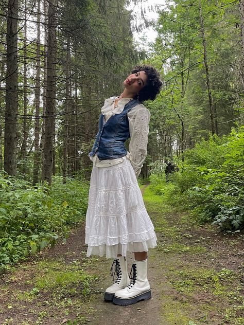 #forest #fashion #vintage #poc #colorful #outfit #cottagecore #vest #longskirt #shorthair #curlyhair Cottage Punk, Venus Pisces, Cottagecore Vest, Genderfluid Outfits, Pisces Fashion, Genderfluid Fashion, Forest Fashion, Cottage Core Fashion, Colorful Outfit