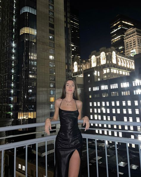 Night In New York Dress, Black Dress Pictures, Night Dress Photoshoot, Night In Paris Dress, A Night In New York Theme Dress, A Night In Paris Theme Dresses, Black Silk Dress Outfit, New York Night Outfit, Sparkly Dress Outfit